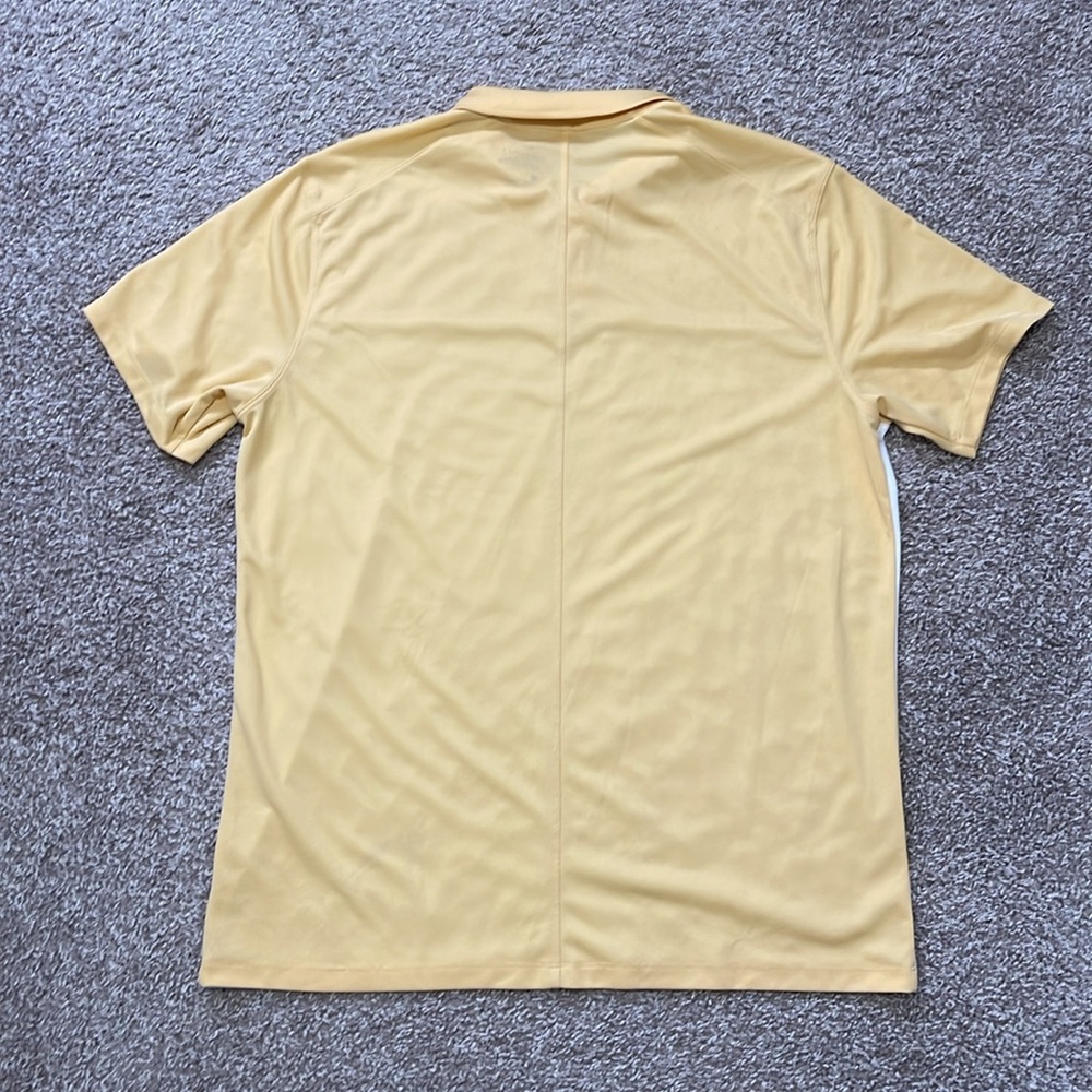 Men’s Nike golf shirt - Picture 4 of 5
